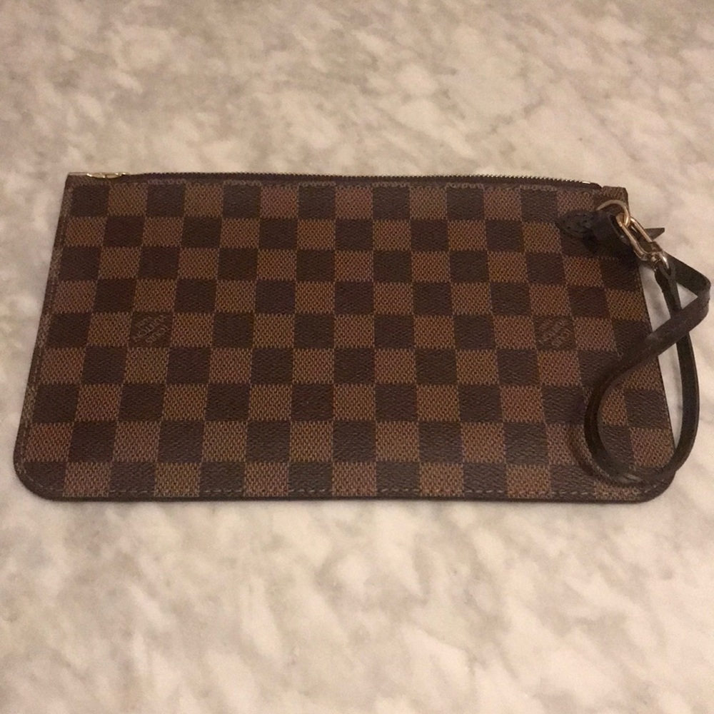 Louis Vuitton Neverfull pochette